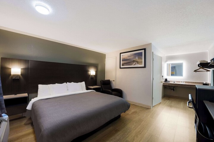 Room 30 of 39