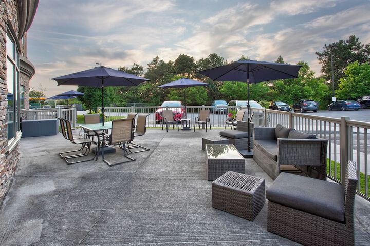 Holiday Inn Express & Suites Kingston Central by IHG