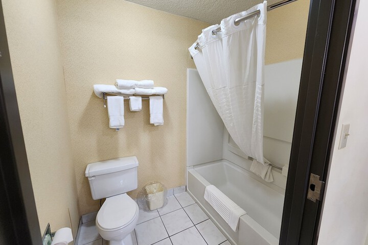 Room 14 of 28