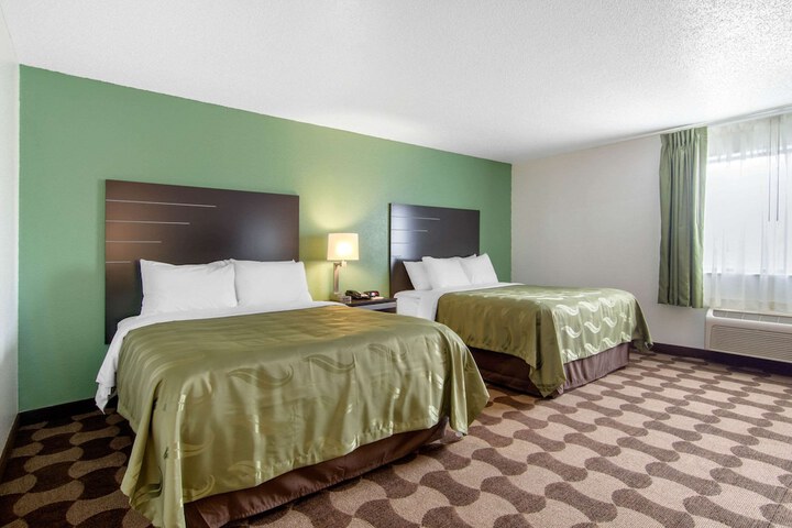 Room 32 of 46