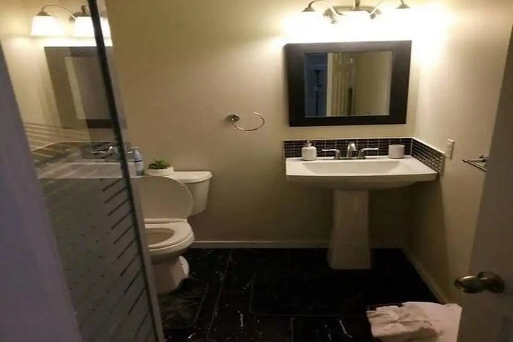 Beautiful Furnished Basement Suite in Airdrie