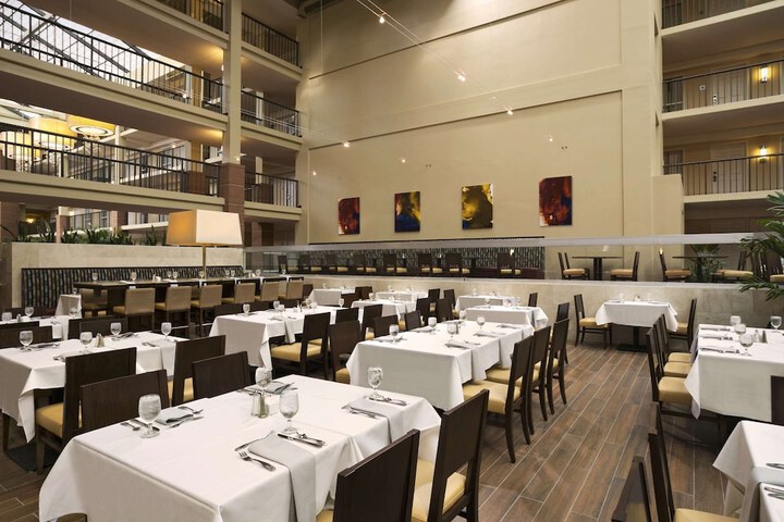 Dining 23 of 31