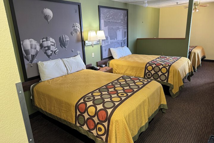 Room 11 of 18