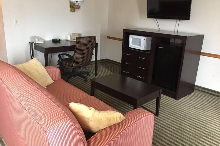 Room 33 of 48