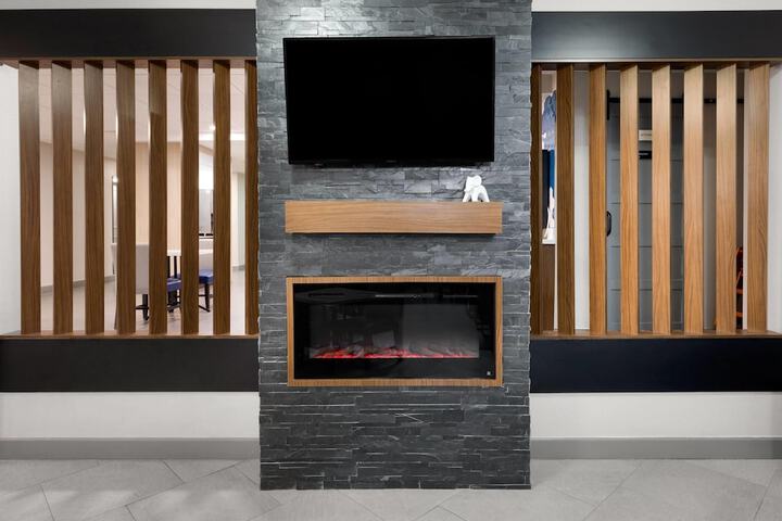 La Quinta Inn & Suites by Wyndham Houston Stafford Sugarland
