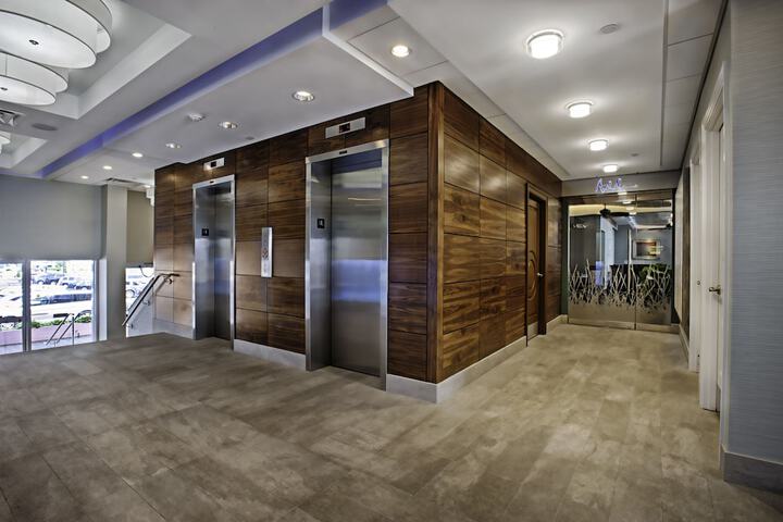 Ballroom/Hall 60 of 64
