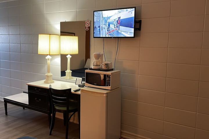 Room 6 of 9