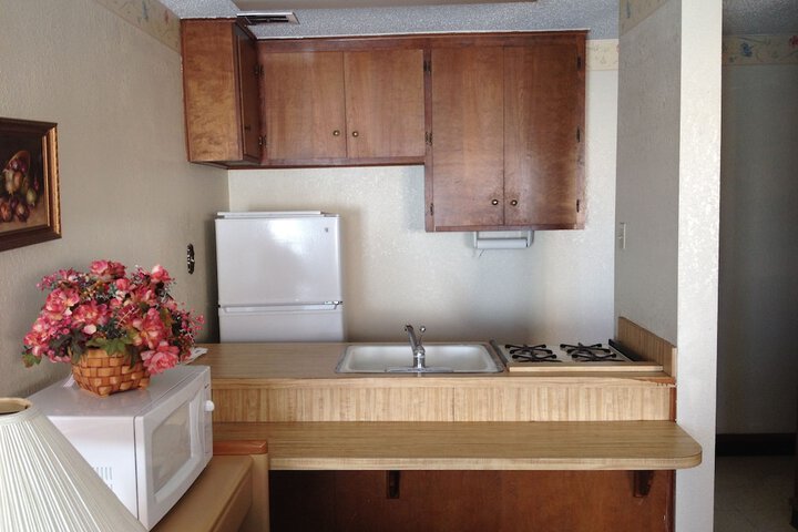 Warrick Plaza Inn