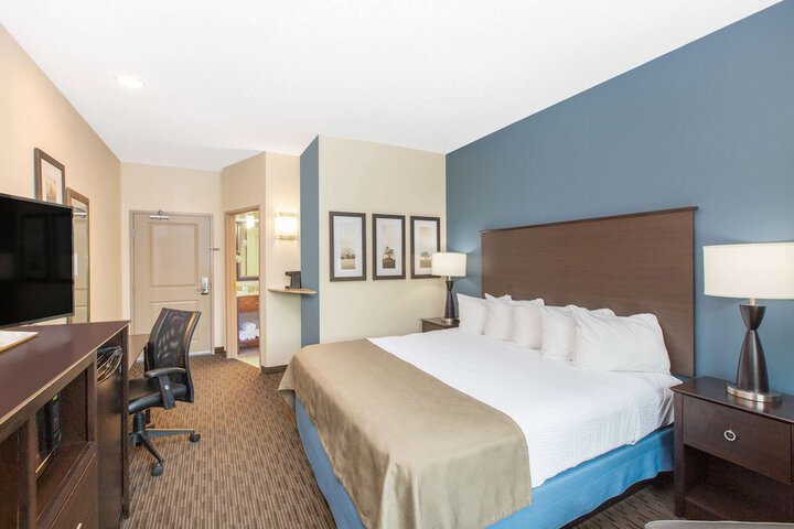 Room 13 of 26