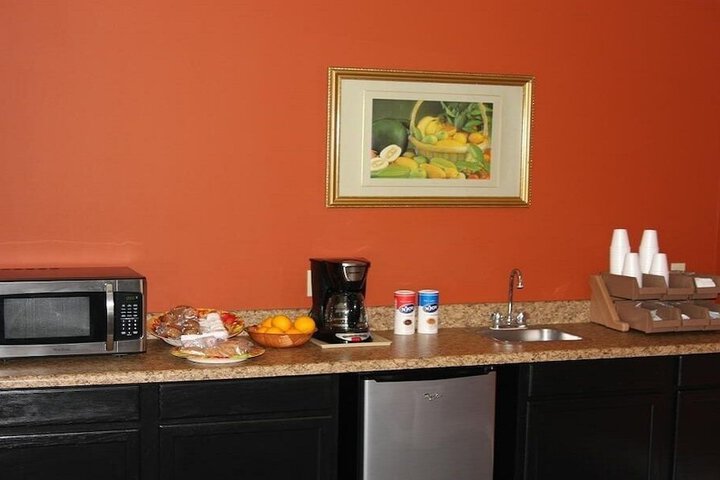 Express Inn & Suites