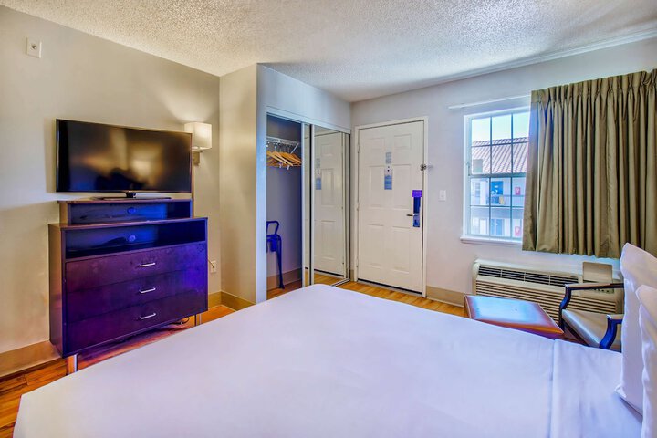 Room 14 of 24