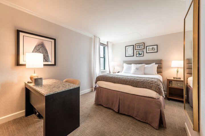 Room 32 of 69