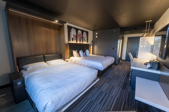 Room 37 of 61