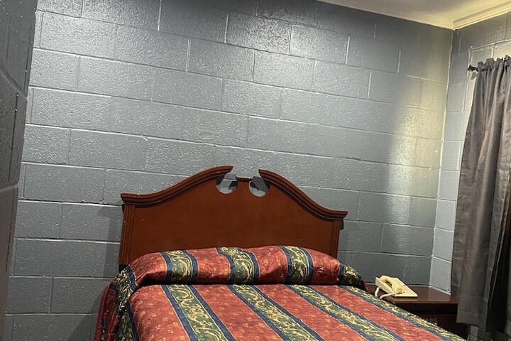 Room 14 of 15