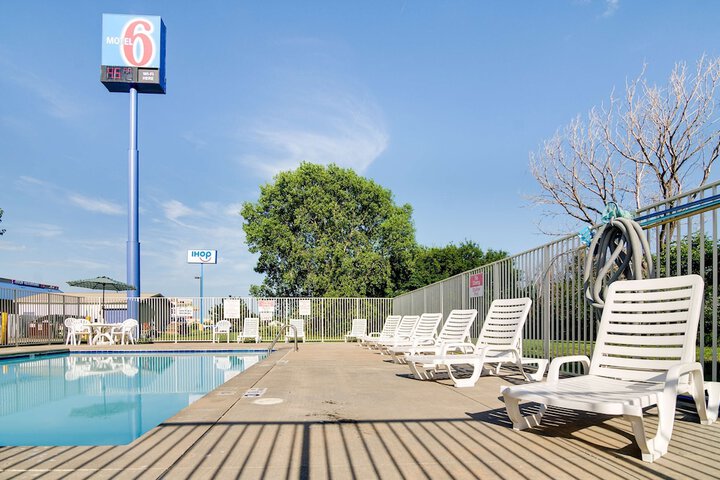 Pool 10 of 36