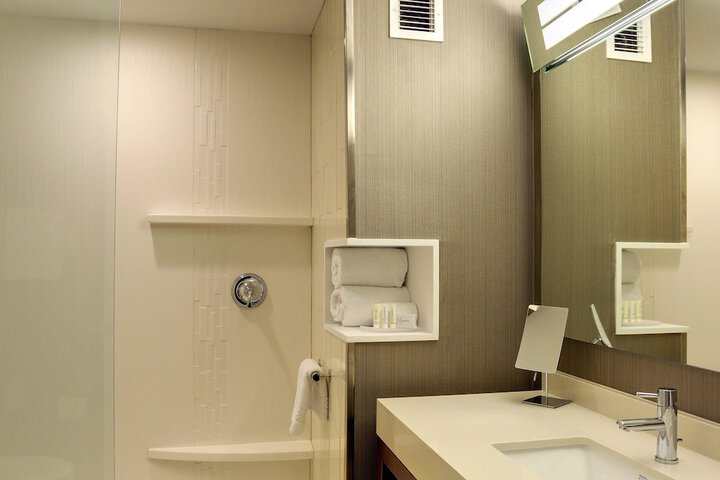 Room 5 of 16