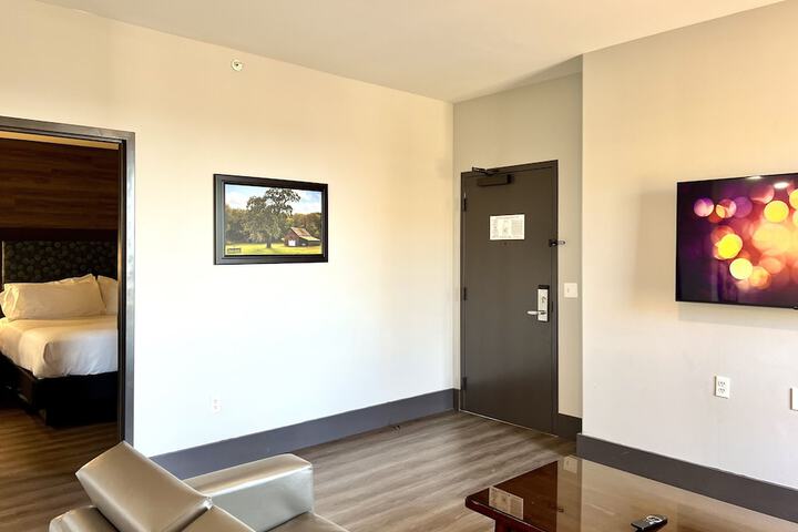 Room 103 of 174