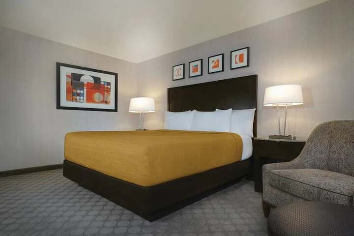 Room 6 of 38