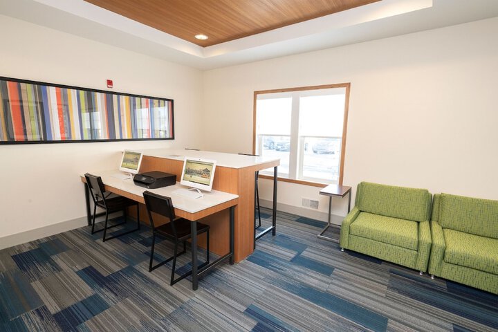 Holiday Inn Express Hotel & Suites Iron Mountain by IHG