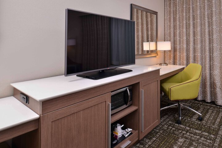 Hampton Inn & Suites Dallas Market Center