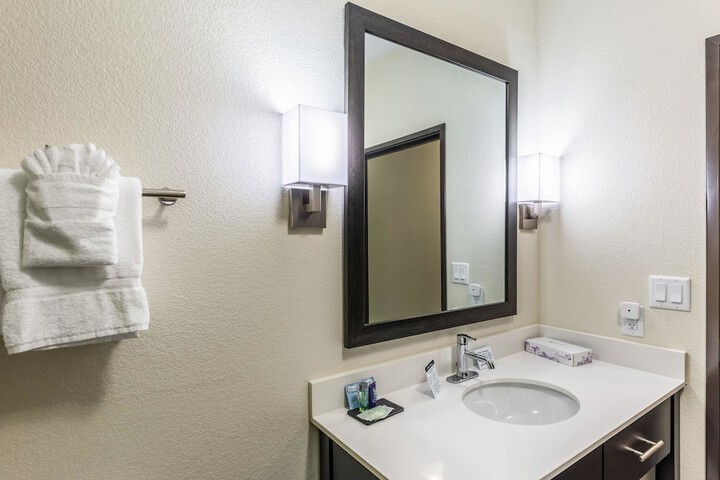 Room 32 of 47