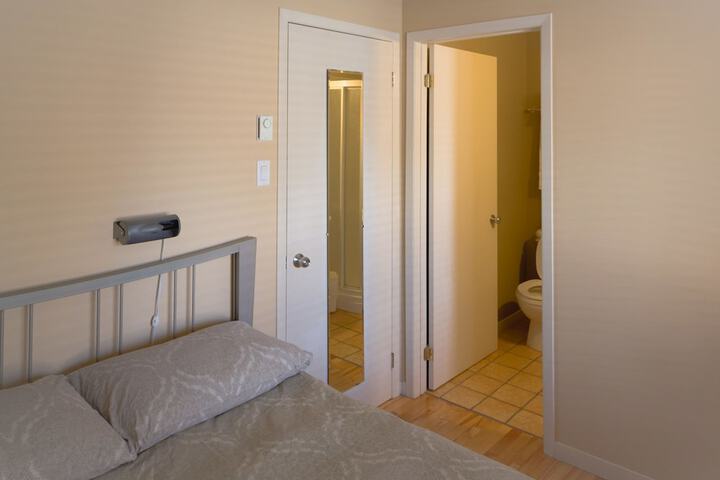 Room 5 of 11