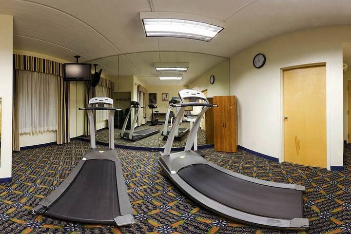 Holiday Inn Express Hotel & Suites by IHG