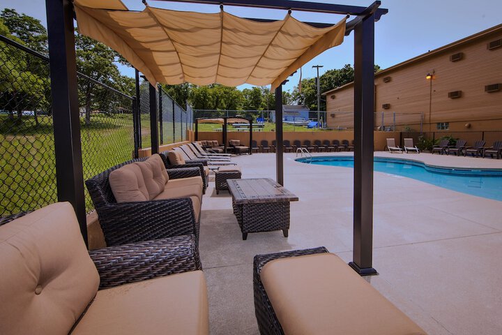 Natura Vue Resort & Boathouse