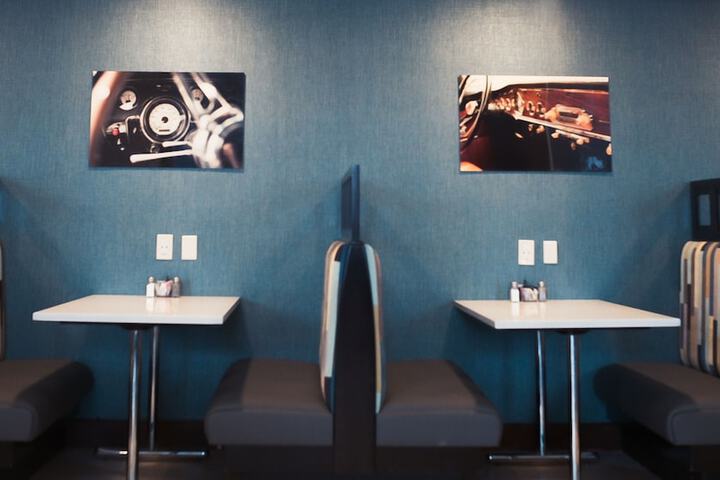Dining 39 of 49
