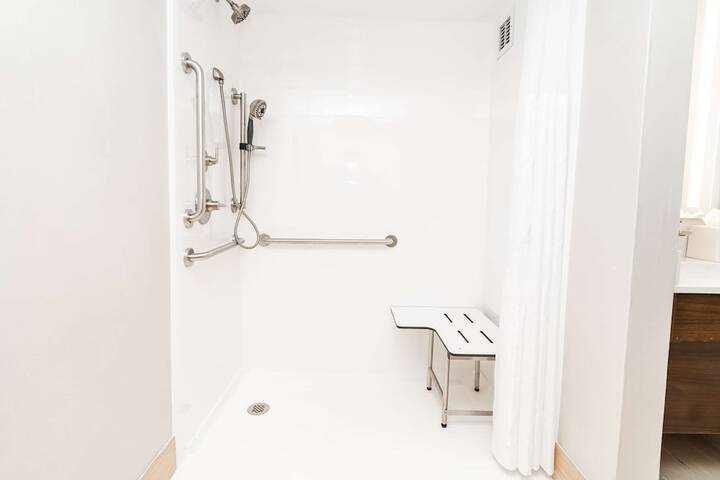 Room 8 of 37
