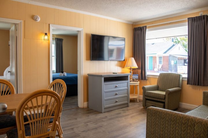 Colonial Inn Motel