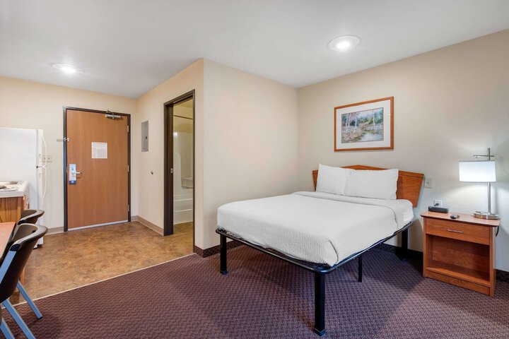 Room 9 of 18