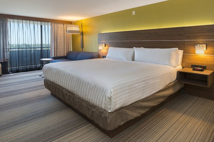 Room 12 of 35
