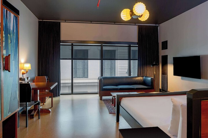 Room 27 of 84