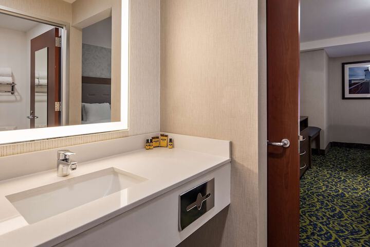 Best Western Plus Portsmouth Hotel & Suites