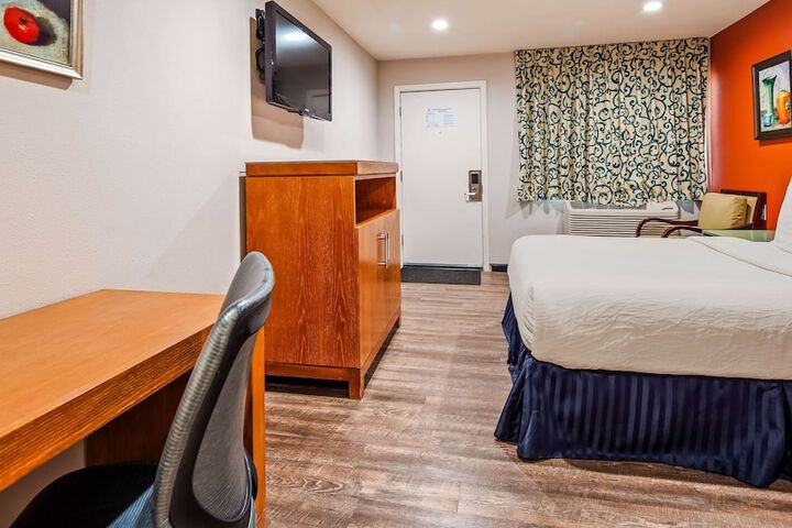 Room 18 of 35