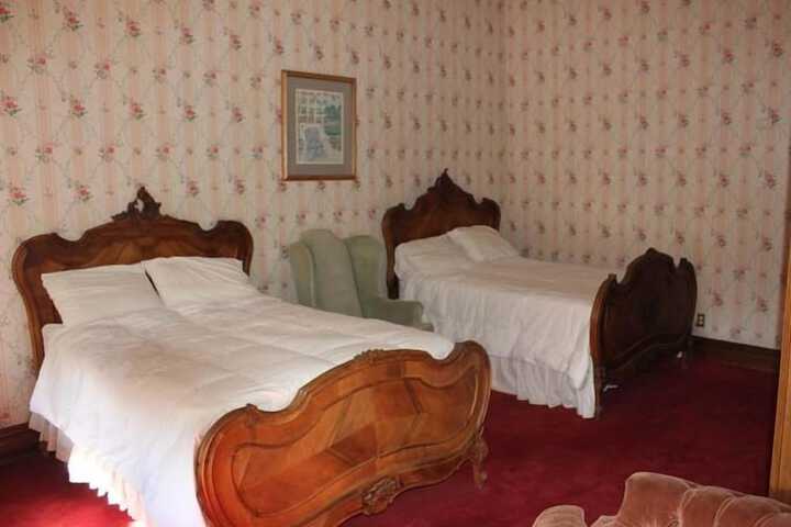 Room 11 of 27