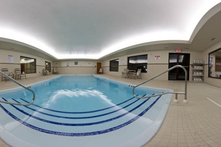 Holiday Inn Express Hotels and Suites Dayton North Tipp City by IHG