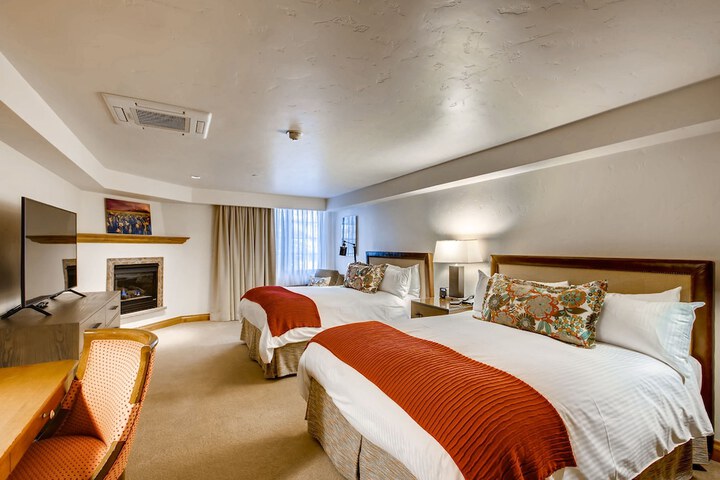Room 27 of 102