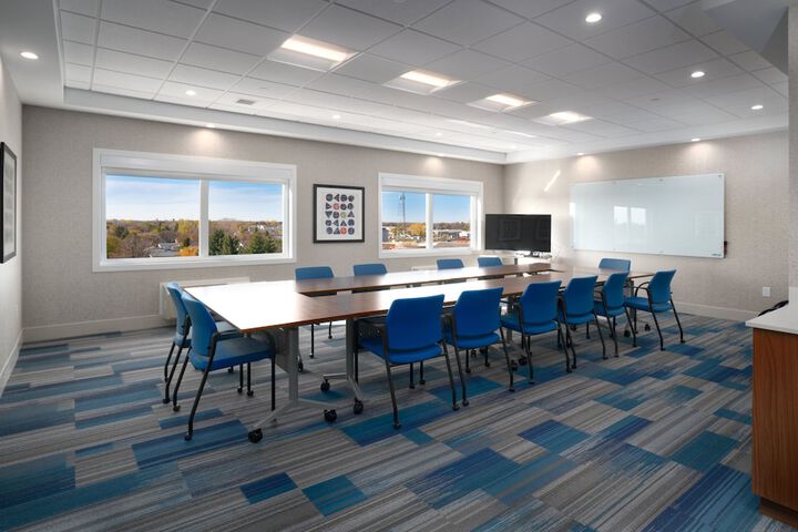 Holiday Inn Express & Suites Brandon by IHG