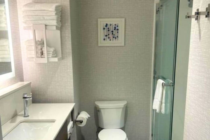 Room 5 of 16