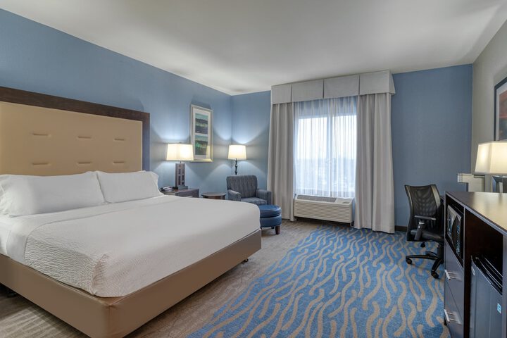 Holiday Inn Express & Suites Edwardsville by IHG