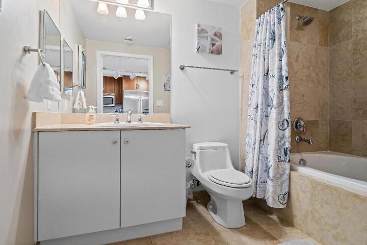 Luxury Near the Beach! Beach pass included!