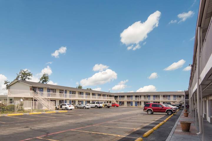 Hotel 2 of 27