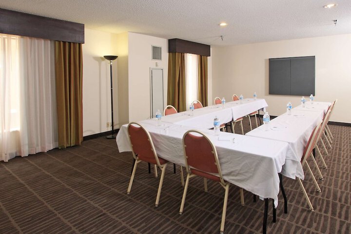 Hampton Inn & Suites Valdosta / Conference Center