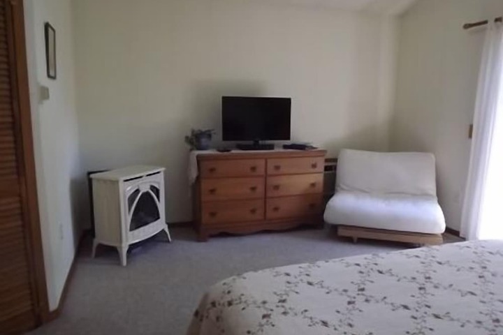 Room 33 of 74