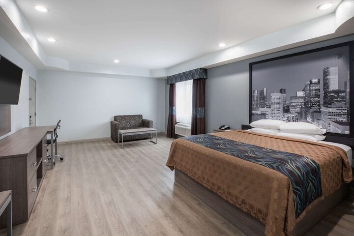 Room 13 of 25