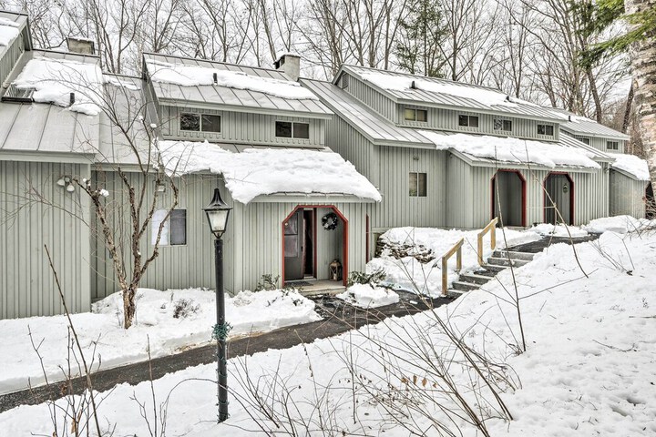 Hartford Escape w / Fire Pit 3 Mi to Ski & Golf!