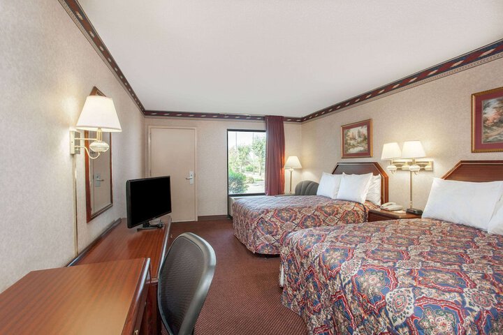 Room 9 of 25