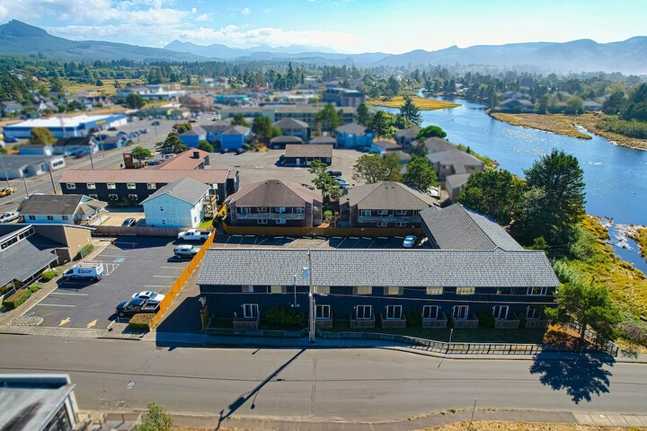 Coast River Inn by OYO Seaside